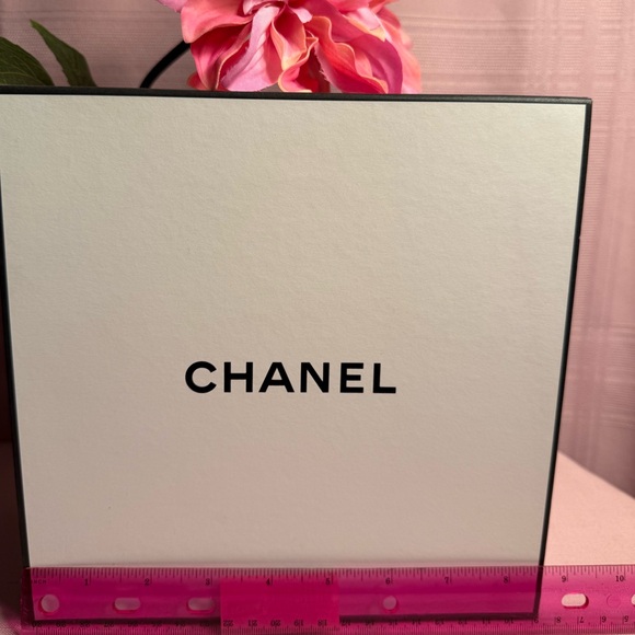 Chanel BUNDLE - Box, Mirror and Samples - Picture 7 of 10